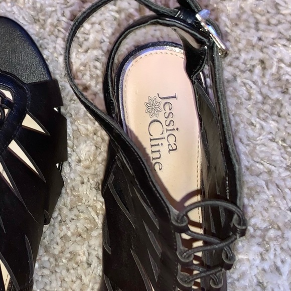 Black heels - Picture 4 of 4